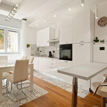 3 Bed Modern Flat - 15 Minutes Walk To Colosseum Rome Exterior photo