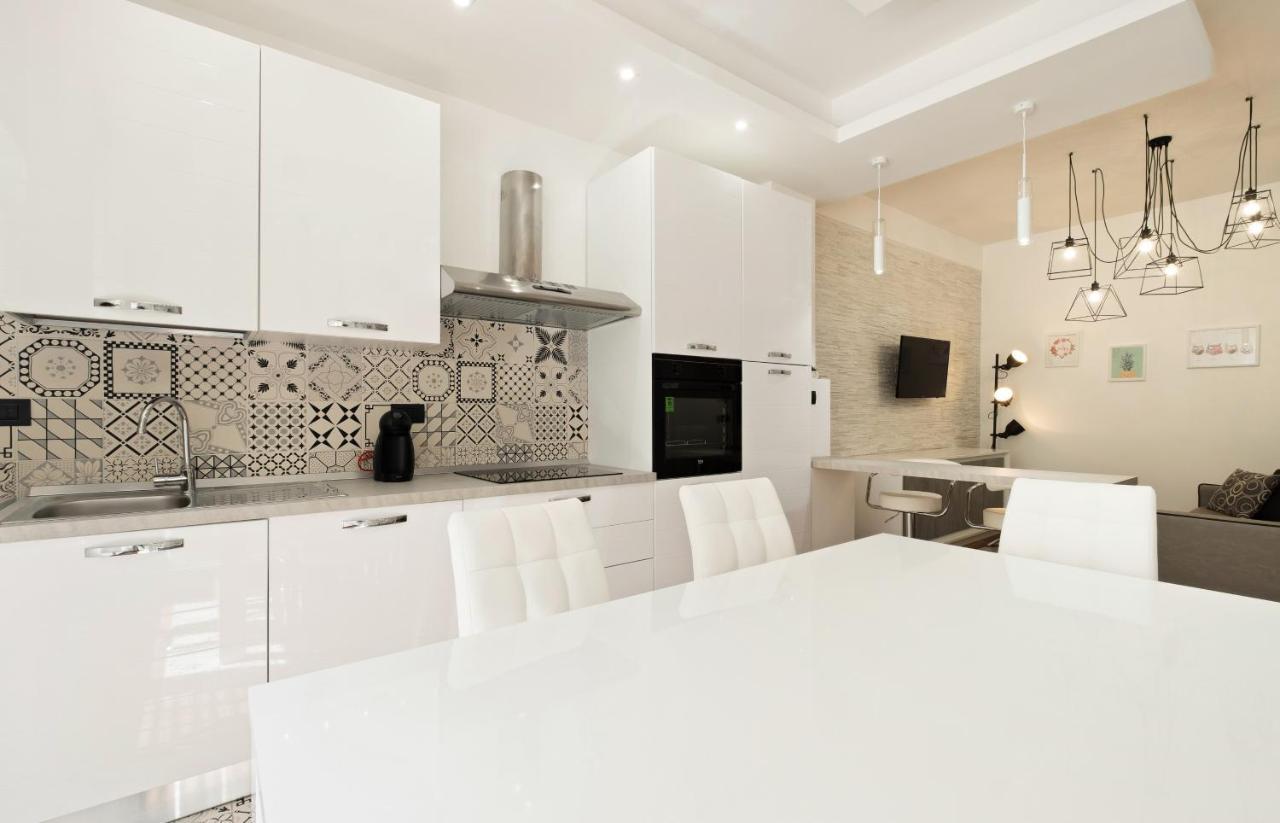 3 Bed Modern Flat - 15 Minutes Walk To Colosseum Rome Exterior photo